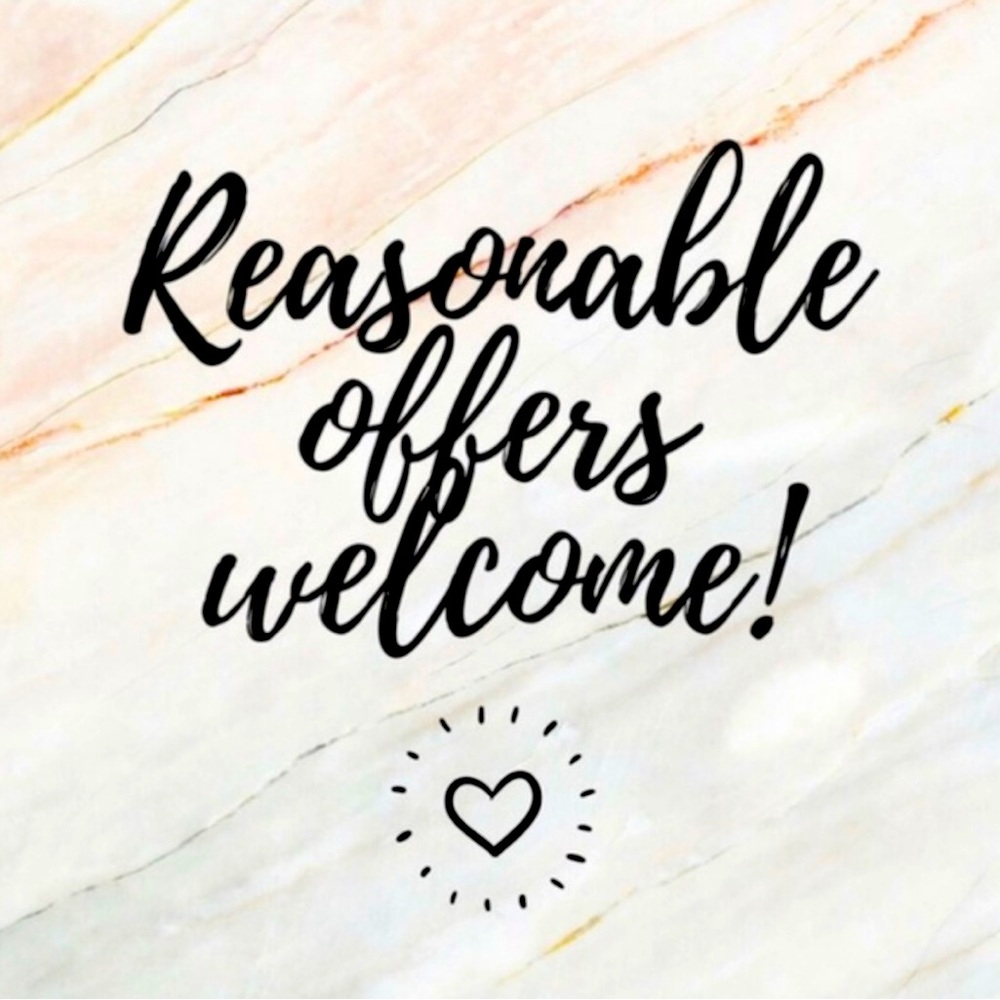 🩷All reasonable offers welcome! 🩷